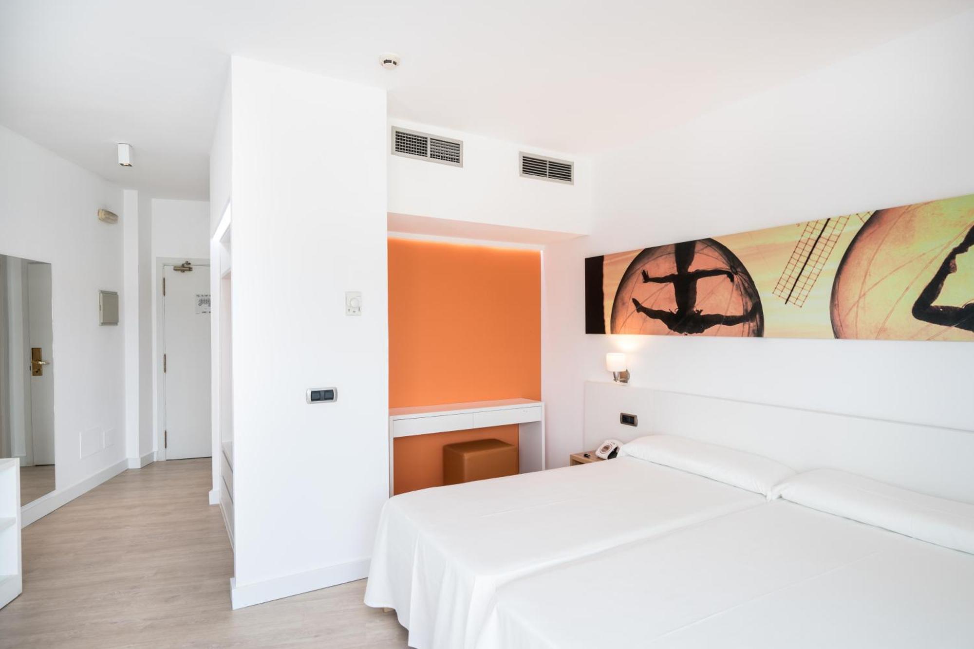 Thb Ocean Beach - Adults Only San Antonio  Luaran gambar
