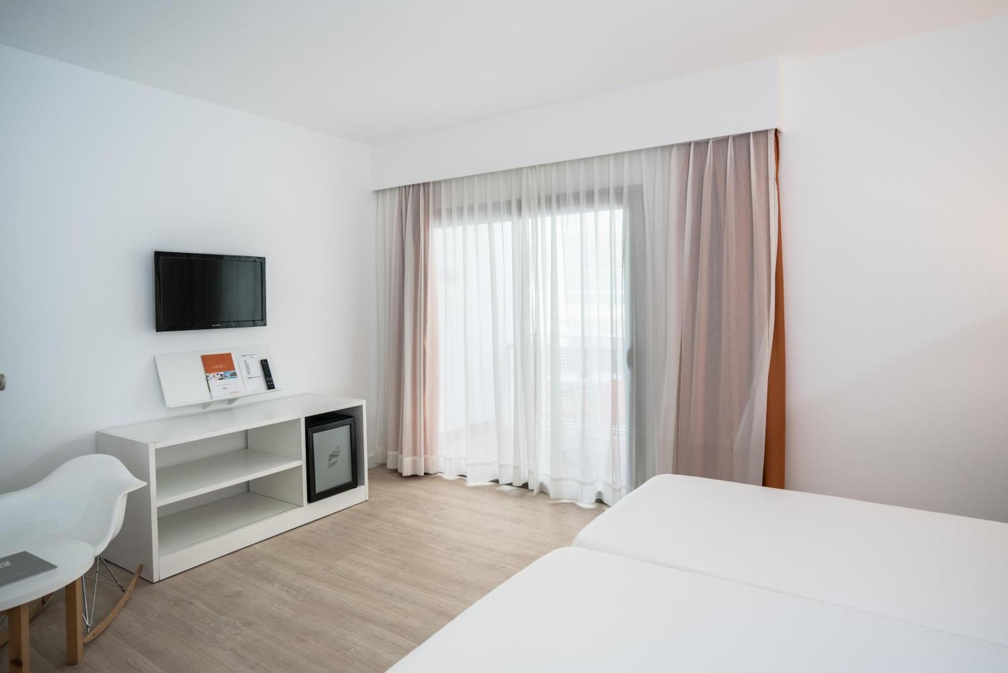 Thb Ocean Beach - Adults Only San Antonio  Luaran gambar
