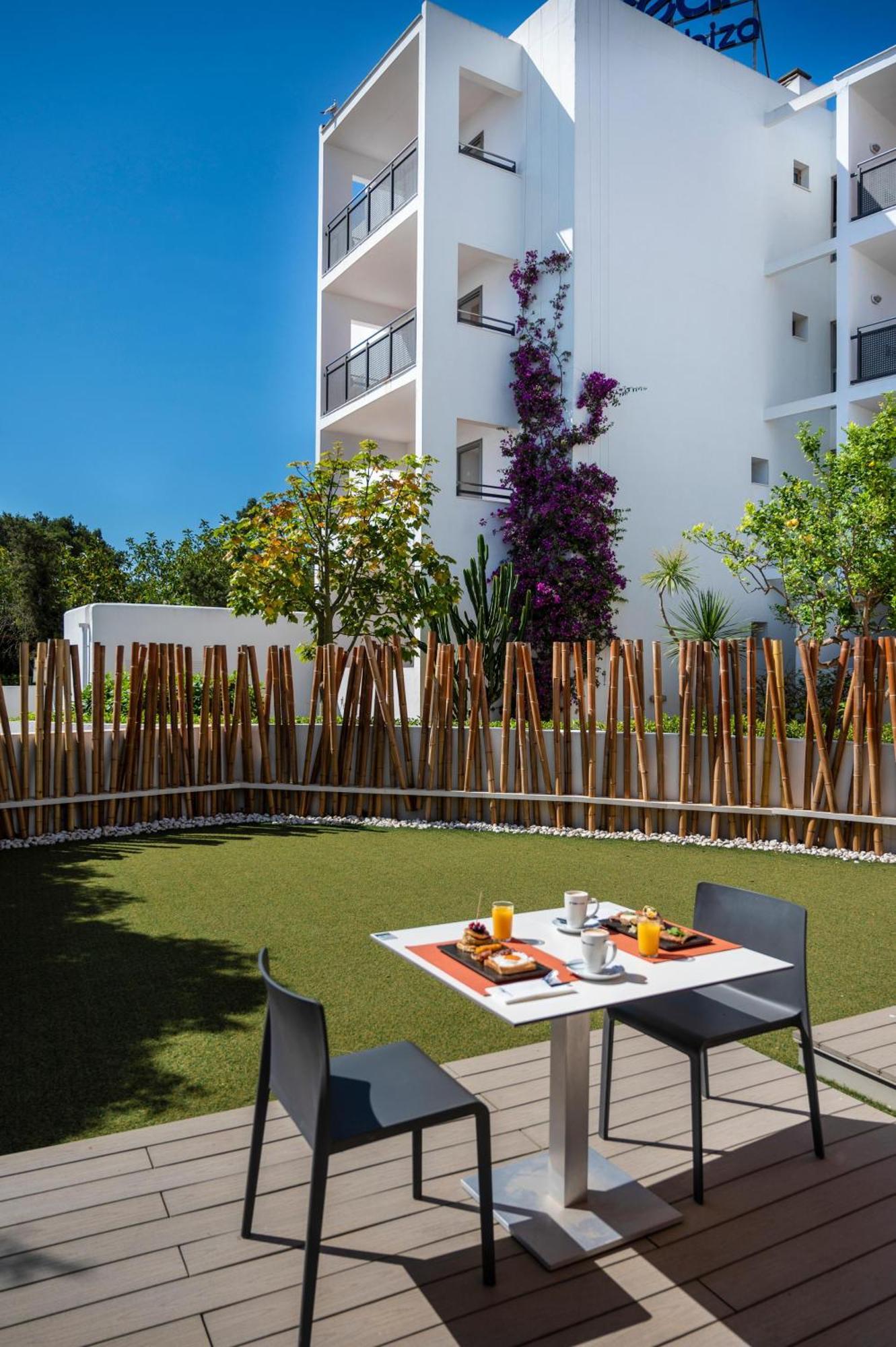 Thb Ocean Beach - Adults Only San Antonio  Luaran gambar