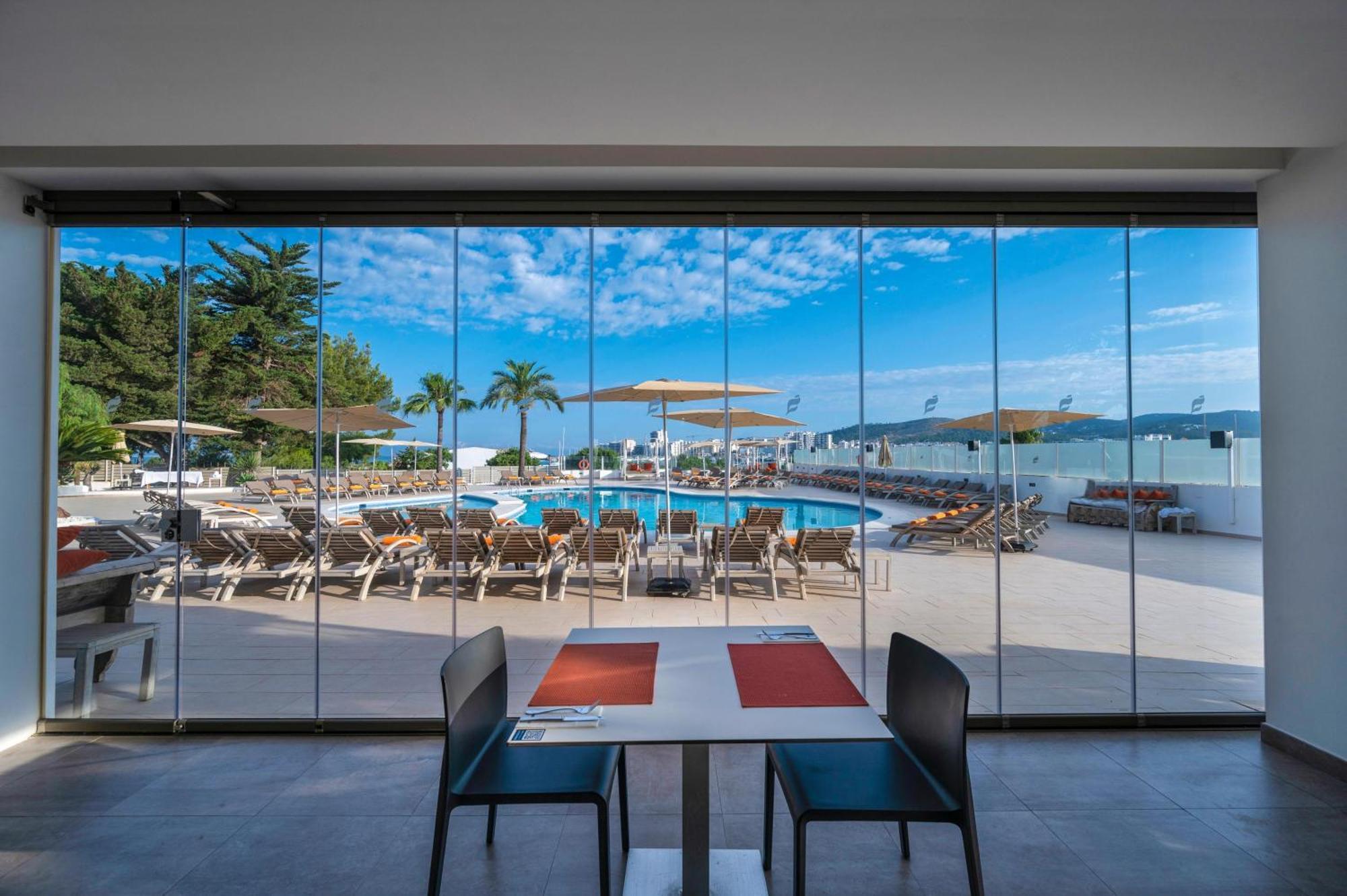 Thb Ocean Beach - Adults Only San Antonio  Luaran gambar